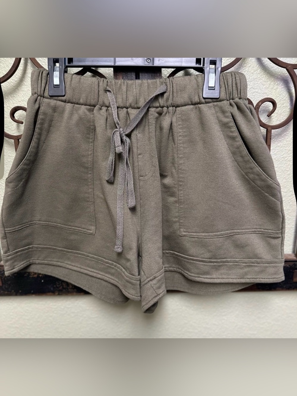 Women’s army green stretchy tie waist pull on shorts